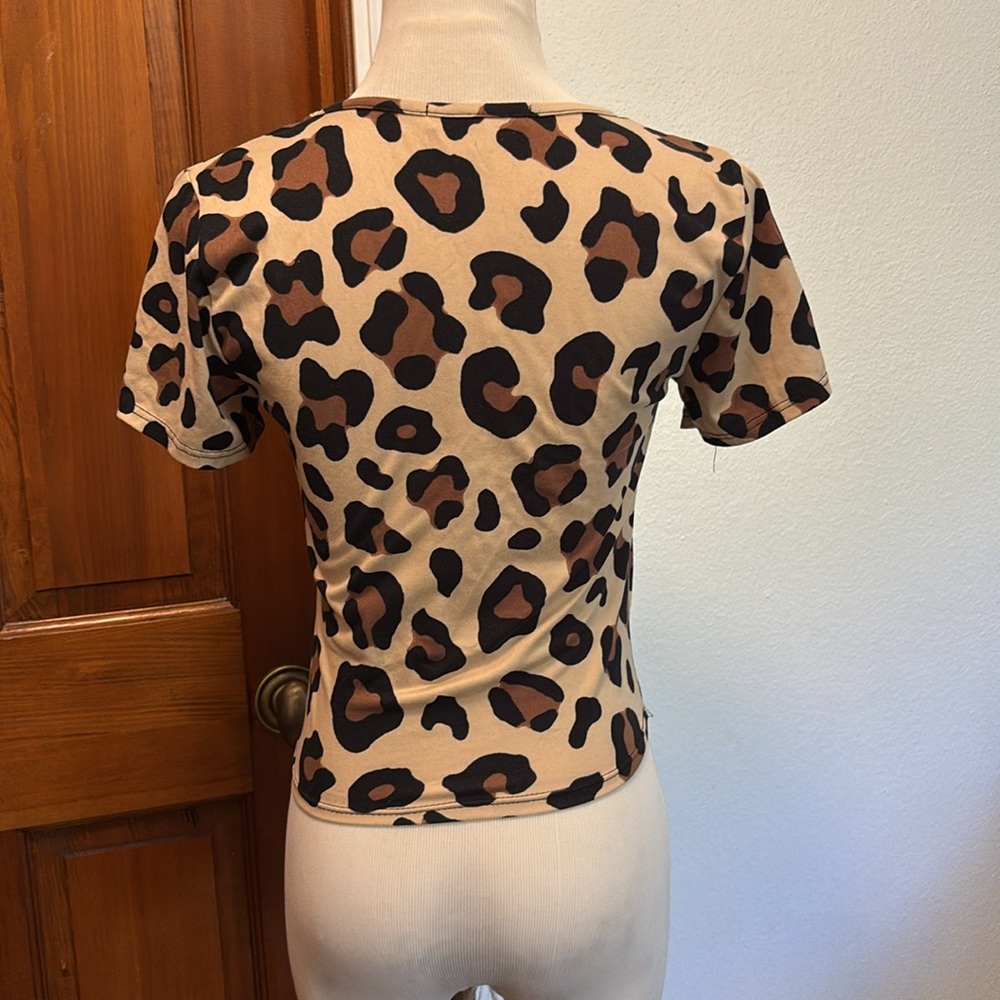 Cheetah Print Top - Picture 2 of 4